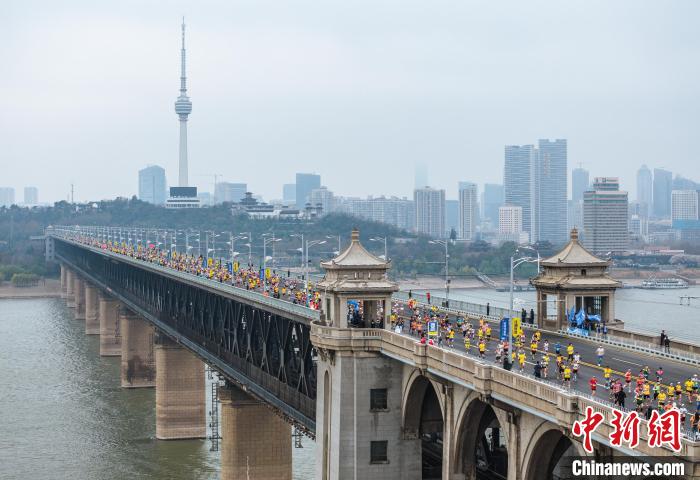 2025武汉马拉松扩容至4万人：三大赛事分组发令、