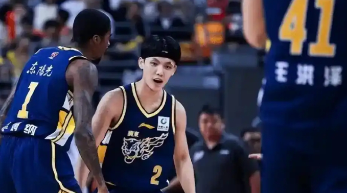 广东男篮主场惨败辽宁，杜锋指导面临下课危机