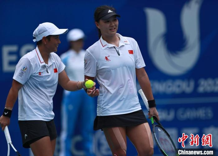 成都大运会网球赛中国女单夺金 女双混双摘银
