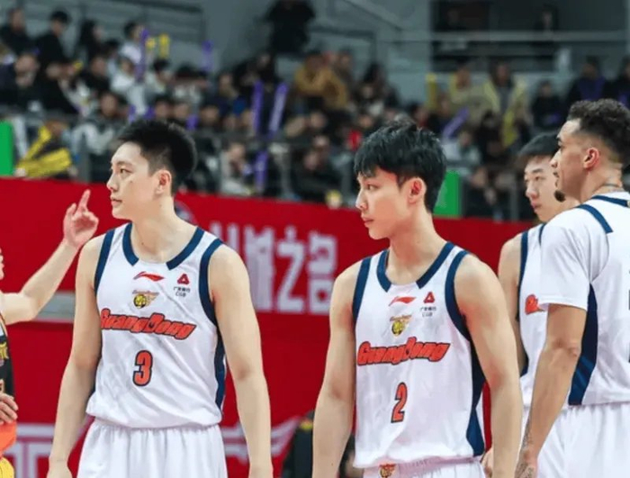 徐杰对阵上海遭球迷嘘声 数据下滑引热议