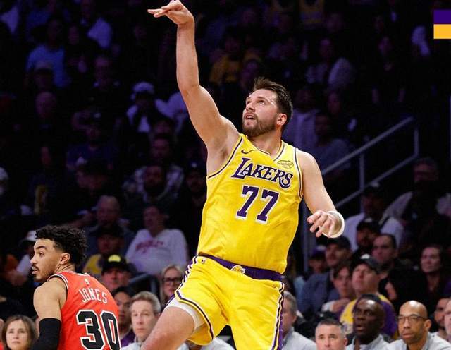 湖人四连胜重返西部第三 詹姆斯转型成关键