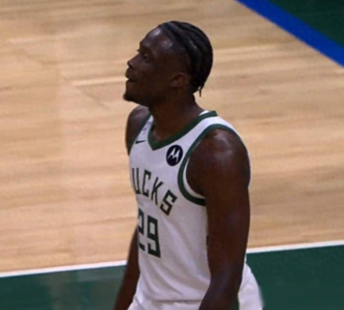 字母哥弟弟NBA首秀：2分48秒的家族传承与赛场挑